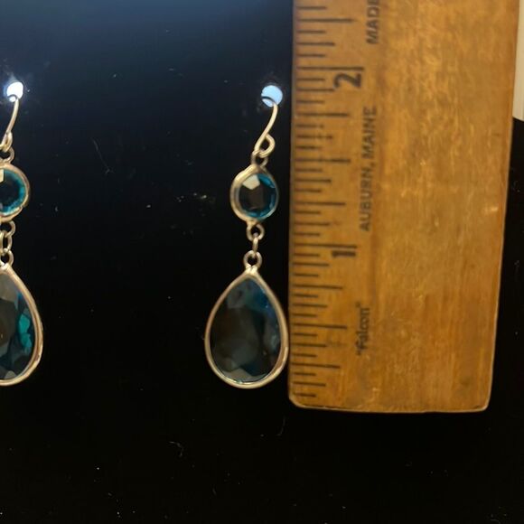 Handcrafted silver tone earrings with a blue colored stones. - Picture 3 of 4